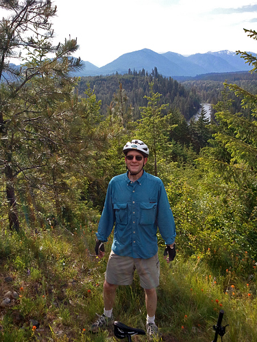 Suncadia Resort mountain biking by Cle Elum River and Cascade Mountains